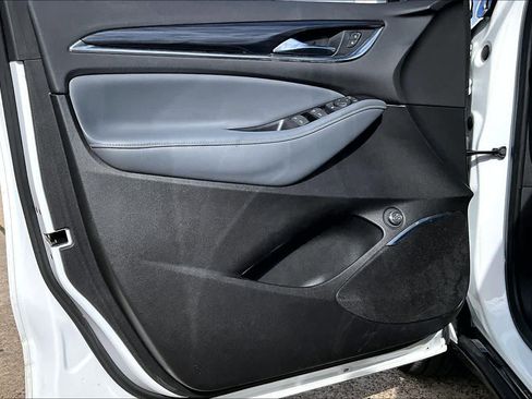 Used 2018 Buick Enclave Essence image 19