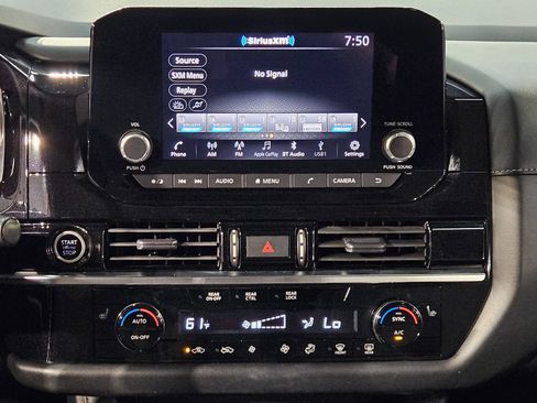 Used 2023 Nissan Pathfinder SV AWD/4WD image 16