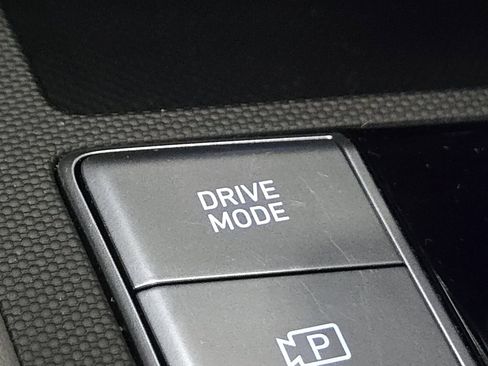 Used 2025 Hyundai Elantra Sport image 6