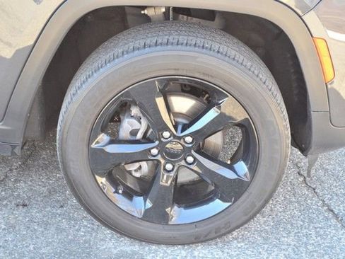 Used 2023 Jeep Grand Cherokee Altitude image 10