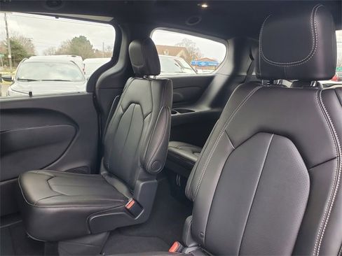 New 2026 Chrysler Pacifica Select image 15