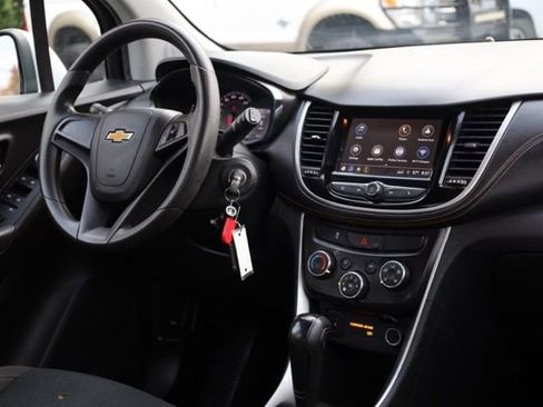 Used 2018 Chevrolet Trax LS image 32