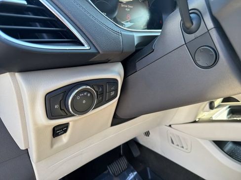 Used 2019 Lincoln Nautilus Select AWD/4WD image 10