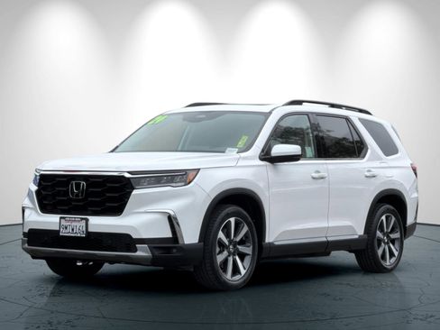 Used 2024 Honda Pilot Touring image 8