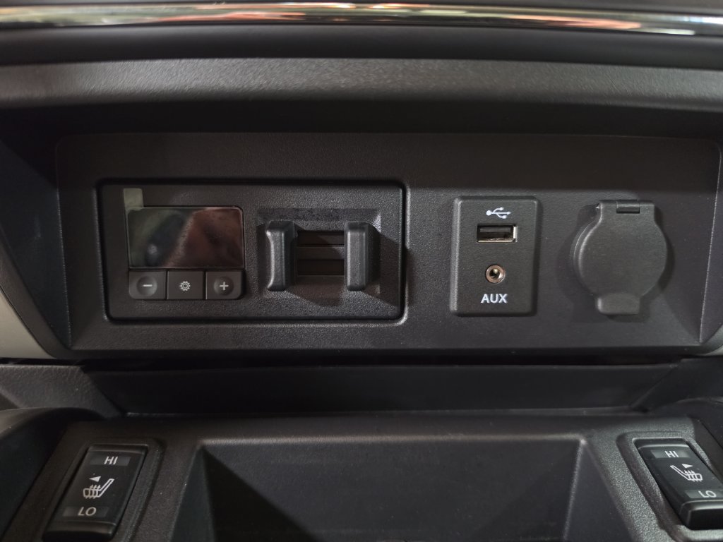 Used 2017 Nissan Titan SV AWD/4WD image 29
