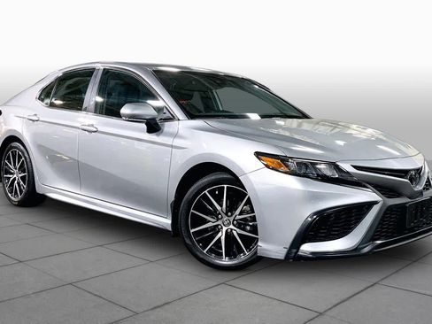 Used 2024 Toyota Camry SE w/ Cold Weather Package AWD/4WD image 3