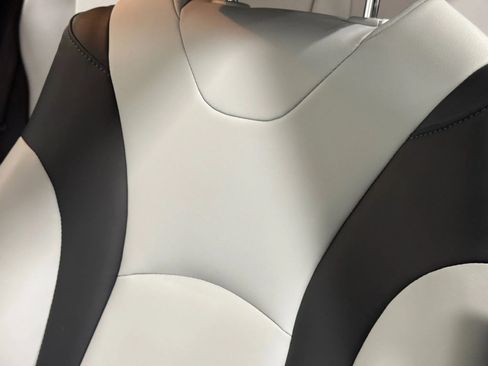 Used 2017 Toyota Prius Four w/ Premium Convenience Package image 18