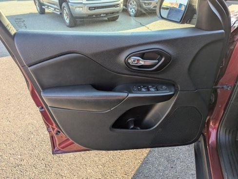 Used 2021 Jeep Cherokee Trailhawk w/ Sun, Sound & Nav Group AWD/4WD image 9