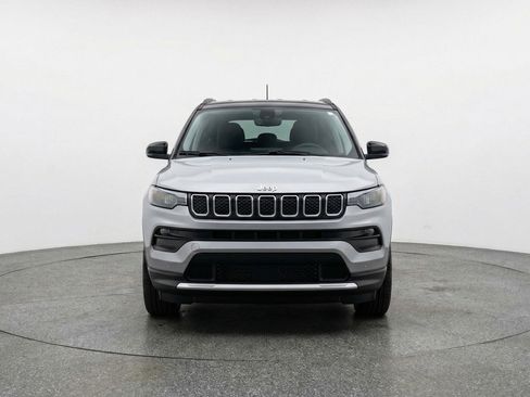 Used 2025 Jeep Compass Limited image 2