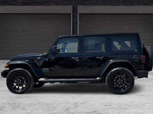 Used 2025 Jeep Wrangler Unlimited Sahara AWD/4WD image 7