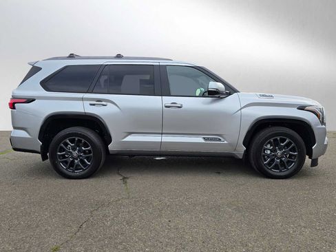 Used 2025 Toyota Sequoia Platinum AWD/4WD image 2