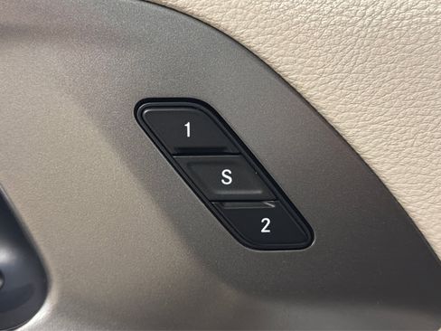 Used 2024 Chrysler Pacifica Touring-L FWD image 17