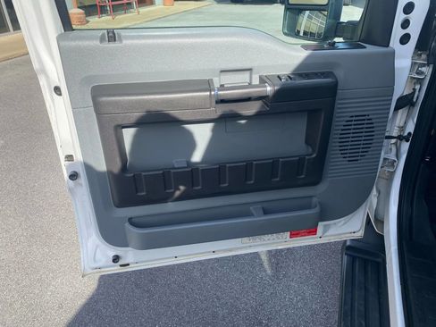 Used 2016 Ford F250 XL w/ Power Equipment Group image 9