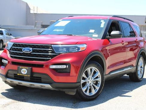 Used 2020 Ford Explorer XLT w/ Equipment Group 202A AWD/4WD image 10