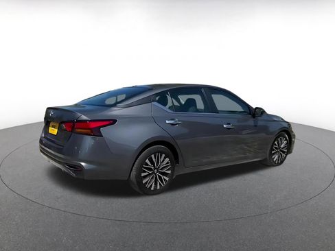 Used 2025 Nissan Altima 2.5 SV FWD image 15