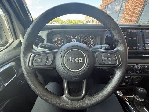 Used 2025 Jeep Gladiator Sport AWD/4WD image 21