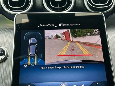 Used 2025 Mercedes-Benz GLC 300 image 25