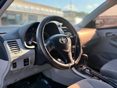 Used 2012 Toyota Corolla L FWD image 21