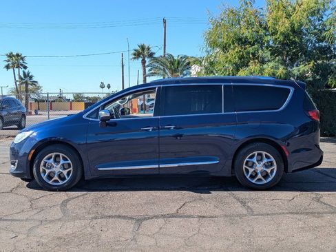 Used 2018 Chrysler Pacifica Limited FWD image 6