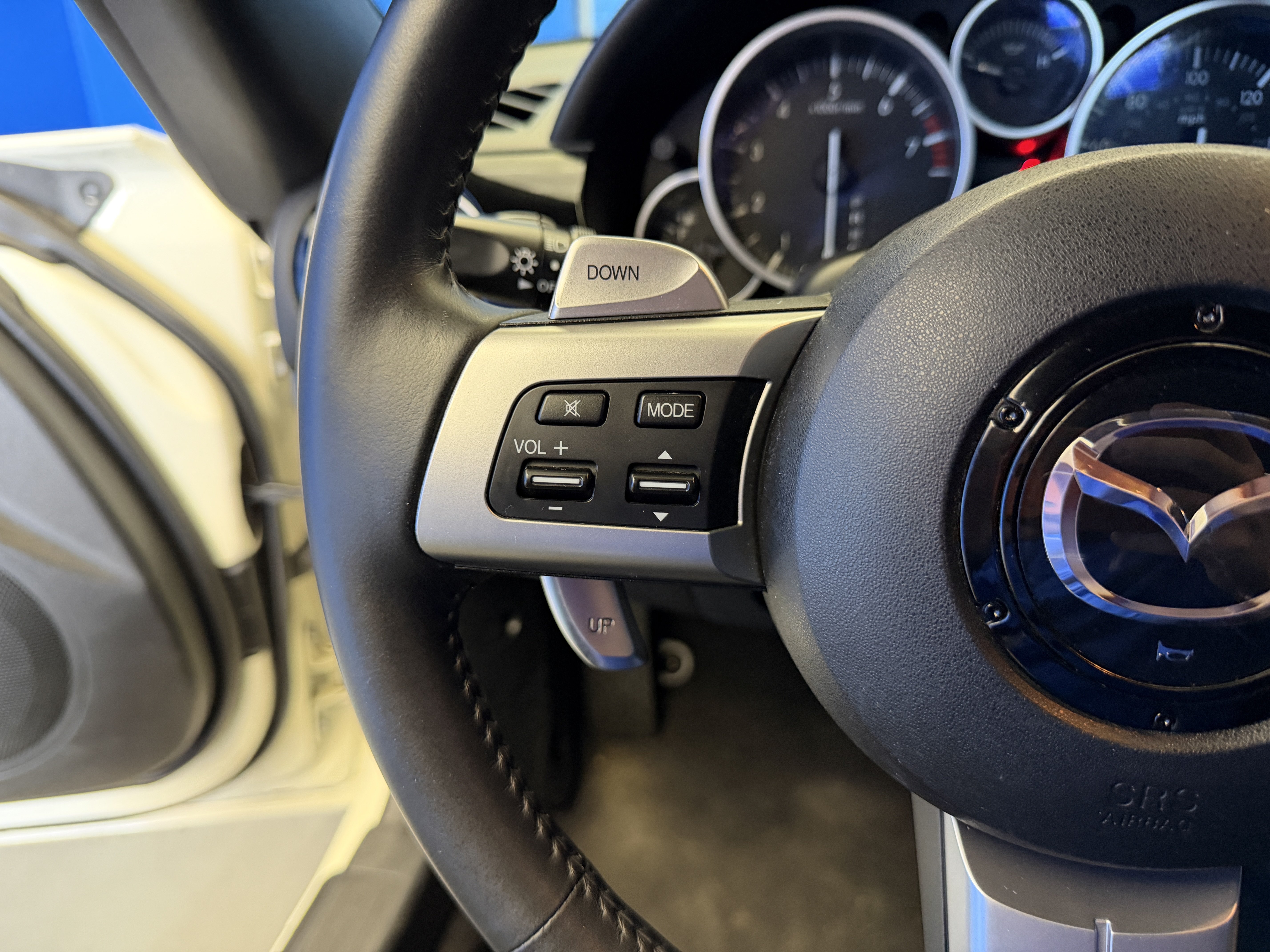 Used 2006 MAZDA MX-5 Miata Touring RWD image 14