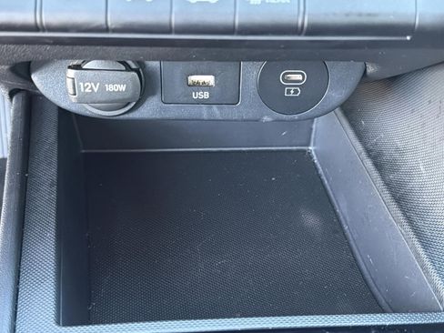 Used 2025 Hyundai Elantra SE image 13