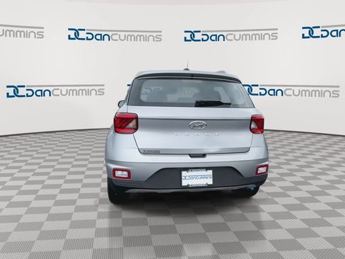 Used 2023 Hyundai Venue SEL FWD image 7