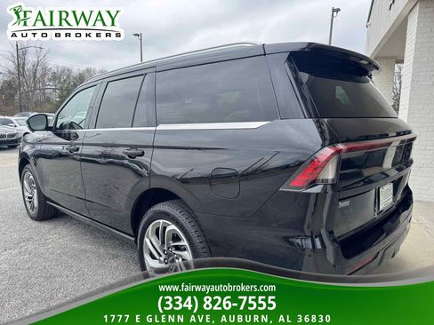 Used 2025 Lincoln Navigator Reserve AWD/4WD image 8