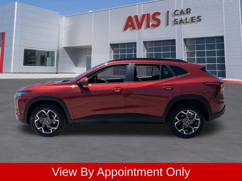 Used 2025 Chevrolet Trax LT w/ LT Convenience Package FWD image 10
