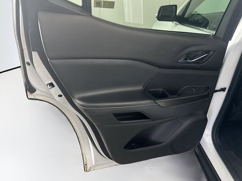 Used 2023 GMC Acadia SLT image 27