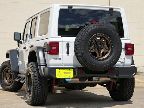 Used 2022 Jeep Wrangler Unlimited Rubicon 4xe w/ Cold Weather Group AWD/4WD image 5