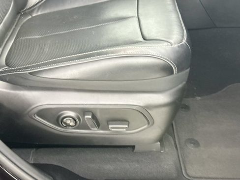 Used 2022 Jeep Grand Cherokee Overland AWD/4WD image 23