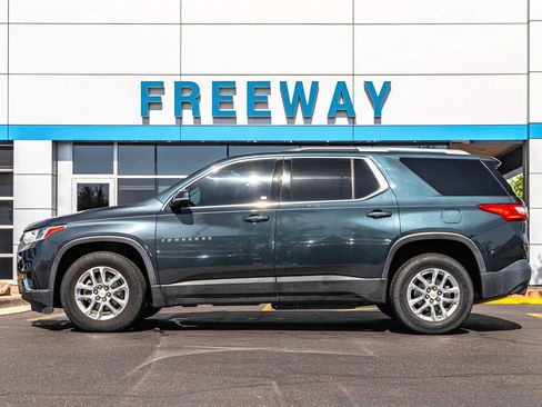 Used 2018 Chevrolet Traverse LT FWD image 2