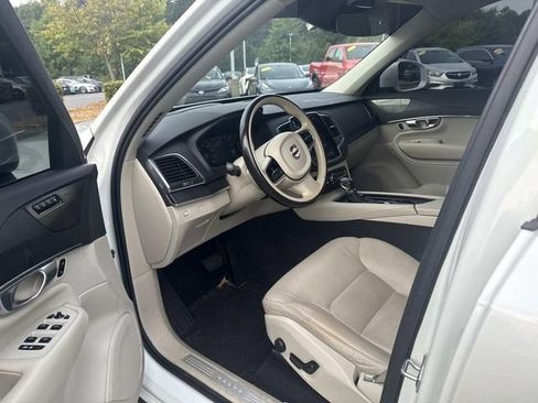 Used 2020 Volvo XC90 T5 Momentum w/ Protection Package FWD image 4