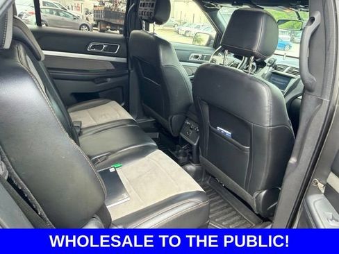 Used 2017 Ford Explorer XLT w/ Equipment Group 202A AWD/4WD image 8