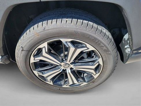 Used 2021 Toyota RAV4 LE image 12