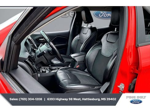 Used 2021 Jeep Cherokee Latitude Plus AWD/4WD image 18