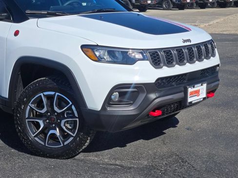 Certified 2025 Jeep Compass Trailhawk AWD/4WD image 2