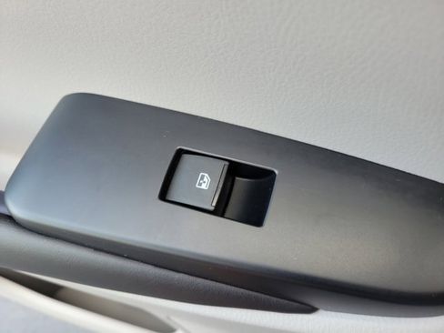 Used 2019 Toyota Highlander XLE image 20