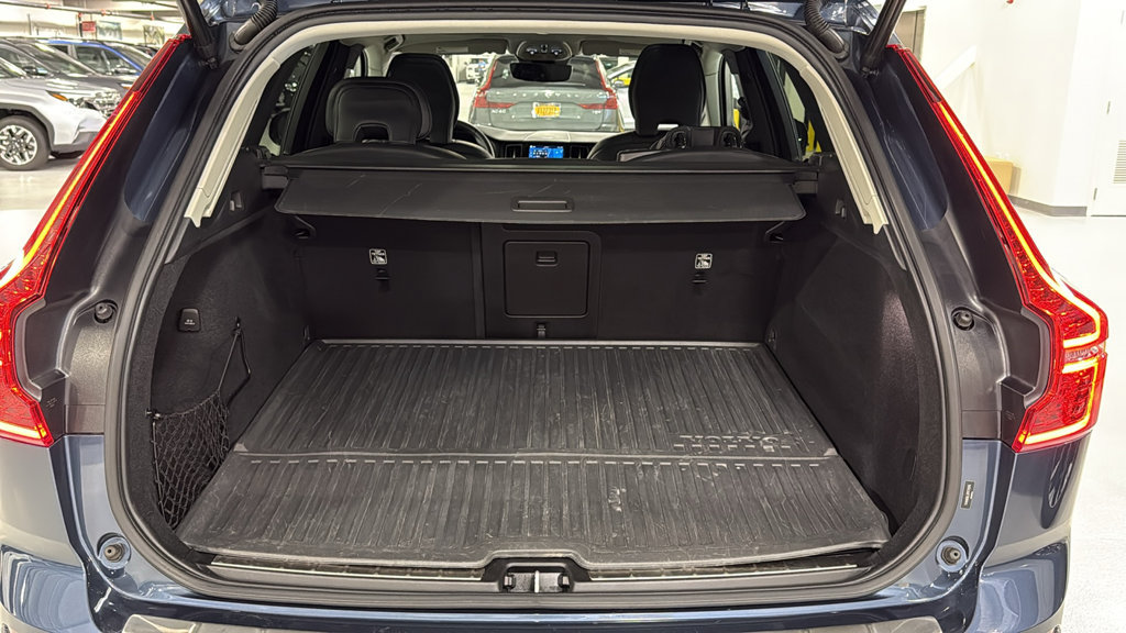 Used 2024 Volvo XC60 T8 Plus w/ Protection Package Premier AWD/4WD image 25