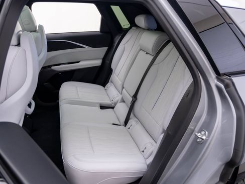 Certified 2024 Cadillac Lyriq Luxury AWD/4WD image 19