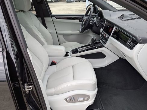 Used 2025 Porsche Macan w/ Premium Package Plus AWD/4WD image 25
