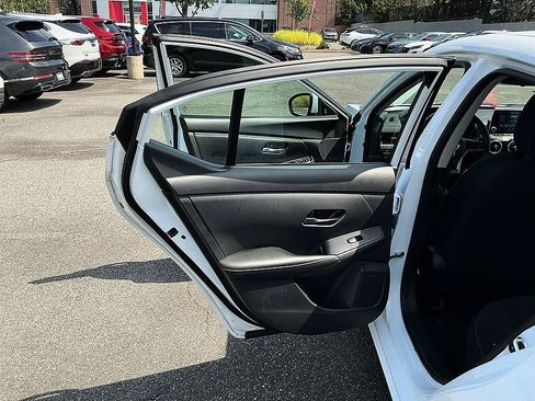 Certified 2024 Nissan Sentra SV FWD image 23