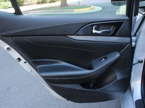 Used 2017 Nissan Maxima 3.5 SL FWD image 21