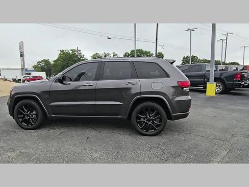 Used 2020 Jeep Grand Cherokee Altitude RWD image 27