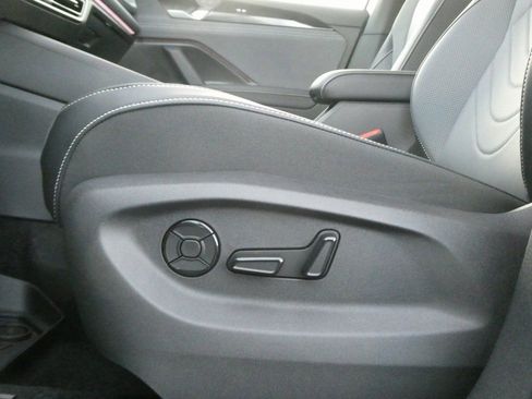 New 2026 Volkswagen Tiguan SE R-Line AWD/4WD image 6