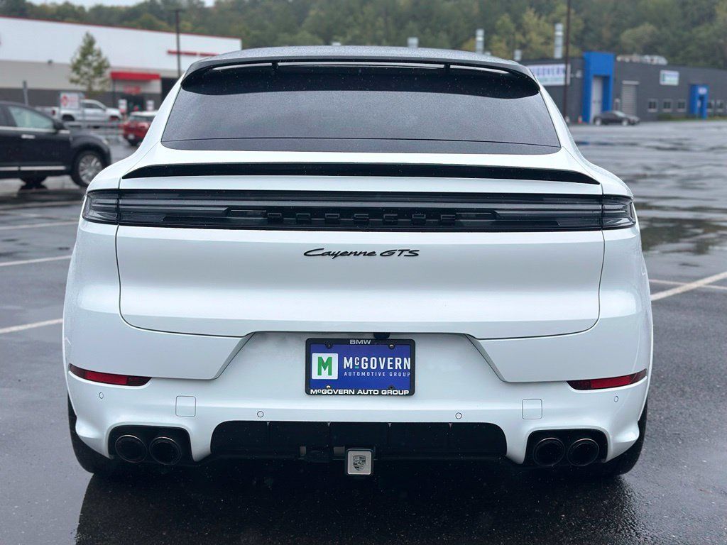 Used 2025 Porsche Cayenne GTS AWD/4WD image 5