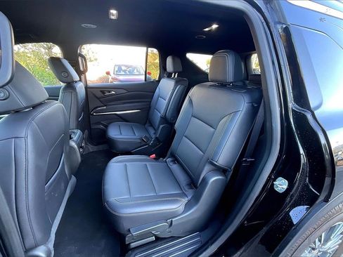 Used 2025 Chevrolet Traverse LT image 24