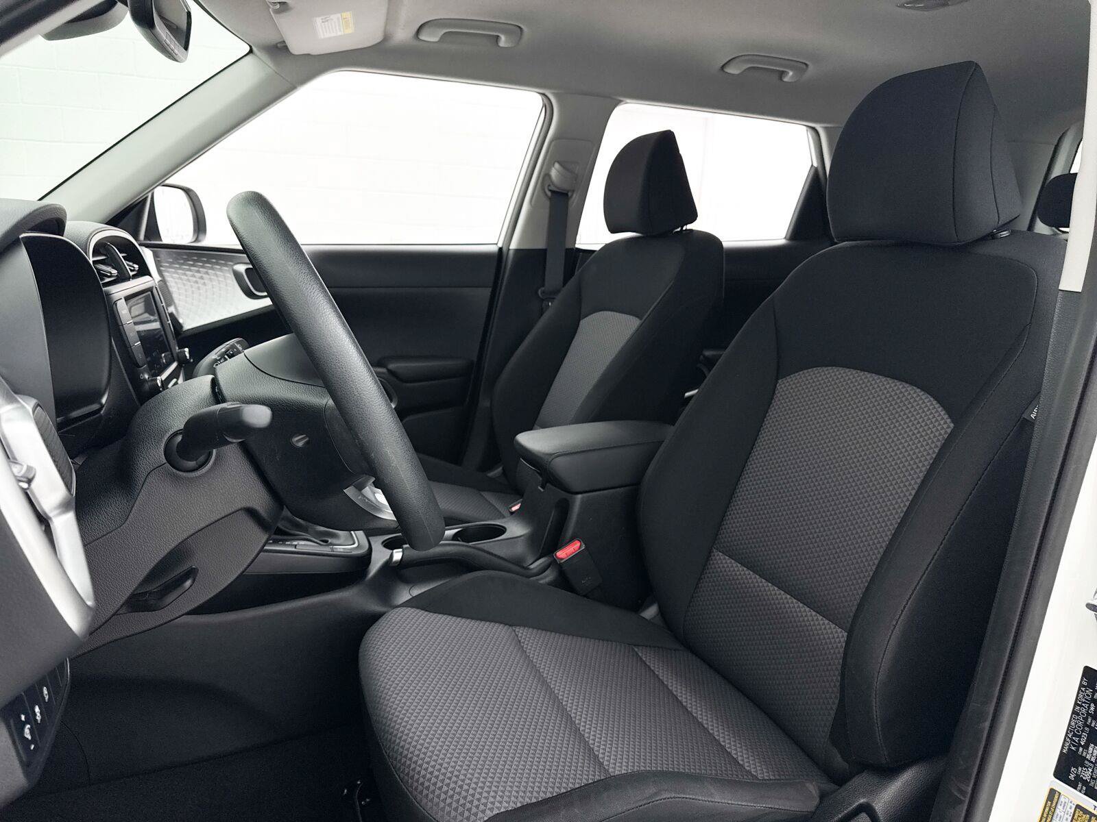 Used 2025 Kia Soul LX w/ LX Technology Package FWD image 21