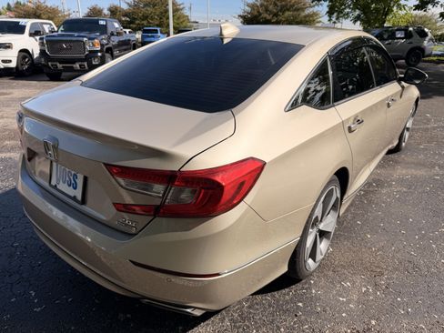 Used 2019 Honda Accord Touring image 3