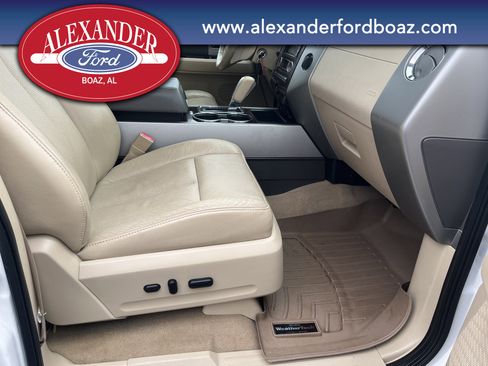 Used 2013 Ford Expedition XLT image 15